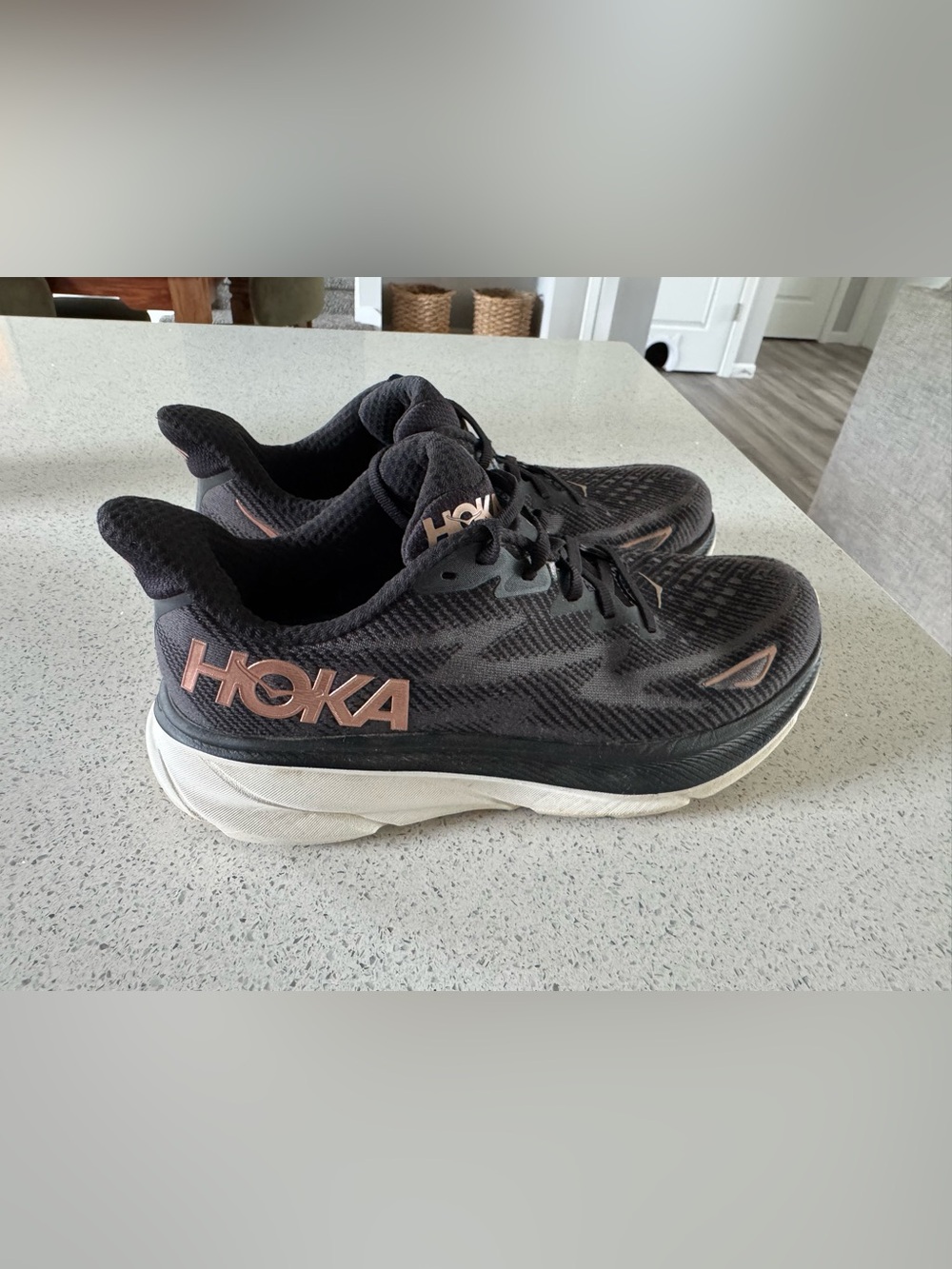 Women’s Hoka Clifton 9 Black/Rose Gold Running Shoes size 8.5